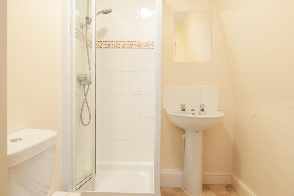 *New* 2-Bed Modern Apartment Burton-upon-Trent Eksteriør billede