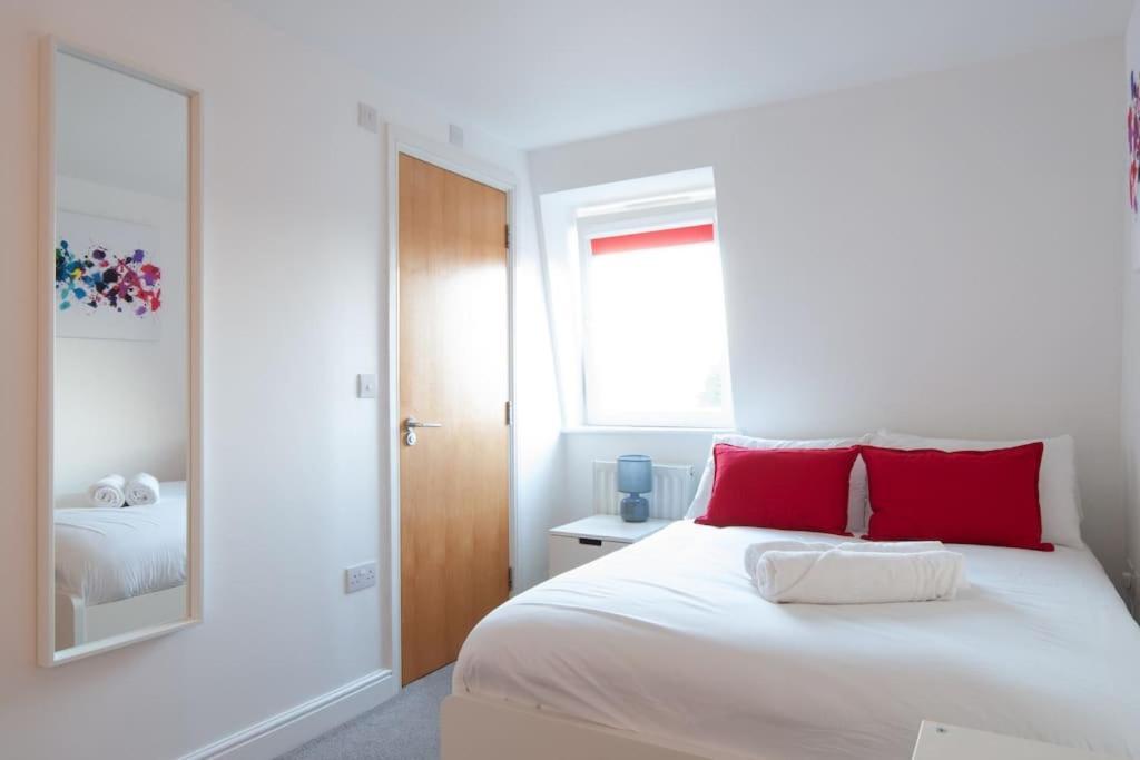 *New* 2-Bed Modern Apartment Burton-upon-Trent Eksteriør billede