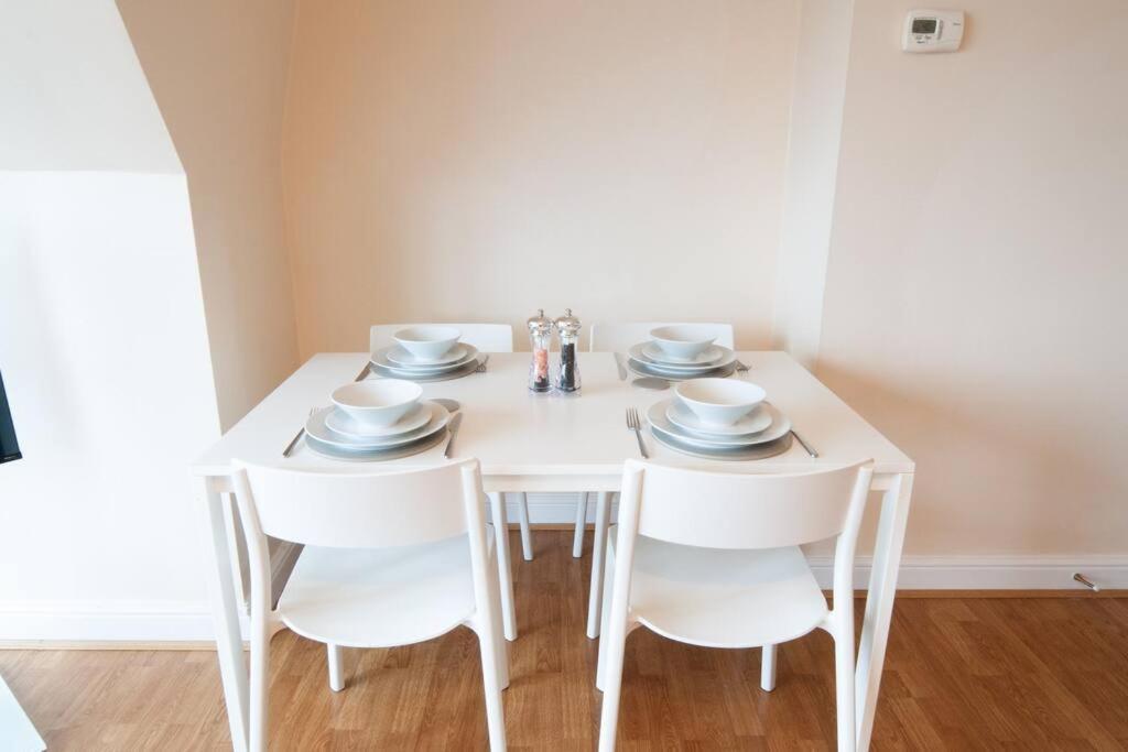*New* 2-Bed Modern Apartment Burton-upon-Trent Eksteriør billede